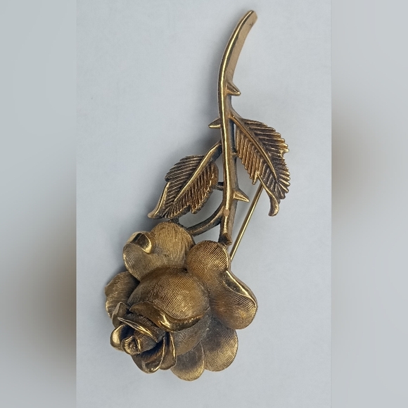 Trifari Crown Gold Tone Brushed VTG Rose Flower Brooch + Earrings 1960's Set - Picture 5 of 14